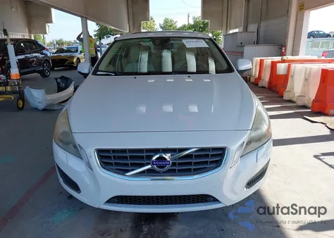 2013 Volvo S60 T5/T5 Platinum/T5 Premier/T5 Premier Plus из США, поврежденный, VIN YV1612FS2D2199231